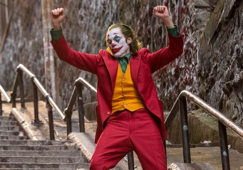 Programmi TV di stasera, martedì 16 novembre 2021. Su Canale5 c’è Joker, Elena Santarelli a Le Iene