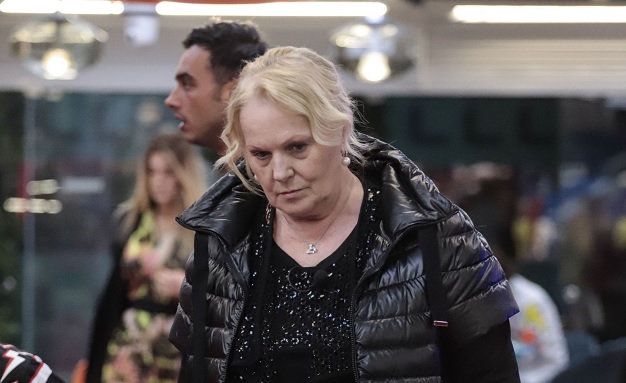 GF Vip, Alex fa esplodere la Ricciarelli: «Ti allungo una sberla». Belli: «Anche se è Katia, non ha il diritto di rompere i cogli0ni» – Video