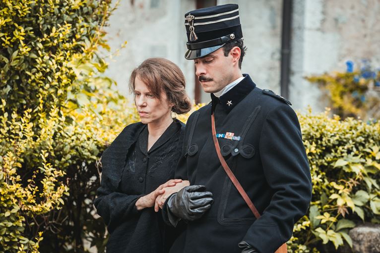 La Scelta di Maria: Sonia Bergamasco è la ‘madre d’Italia’ nel docu-film che celebra il Milite Ignoto