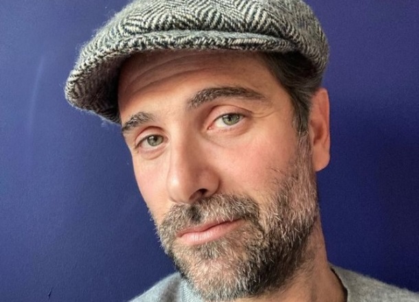 BOOM! Il nuovo giudice di ‘Cortesie per gli Ospiti’ è Luca Calvani