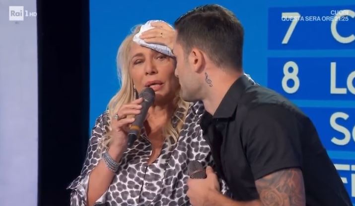 Mara Venier, incidente in diretta. Domenica In chiude in anticipo – Video