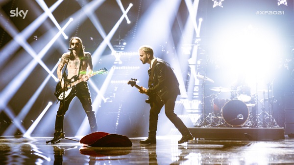 X Factor 2021, quarto Live Show – Fuori Versailles e i Mutonia. Agnelli chiede il tilt ma gli altri giudici lo ignorano