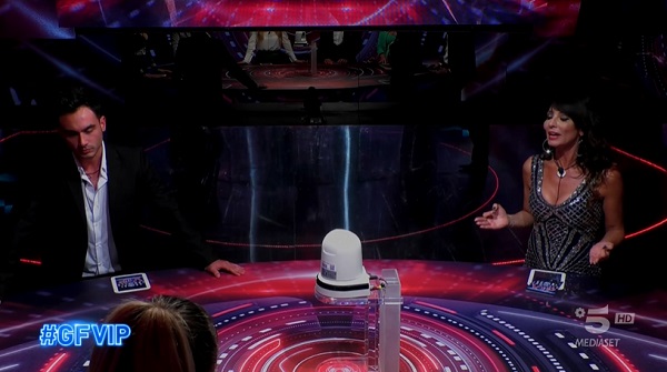 Grande Fratello Vip, diciassettesima puntata – Nicola a Miriana: «Vai da chi ti tratta male, te lo meriti». I due finiscono al televoto con Gianmaria