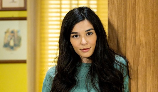 Un Posto al Sole, anticipazioni (22-26 novembre 2021): Rossella indecisa se lasciare Napoli e Riccardo per continuare il suo percorso di formazione