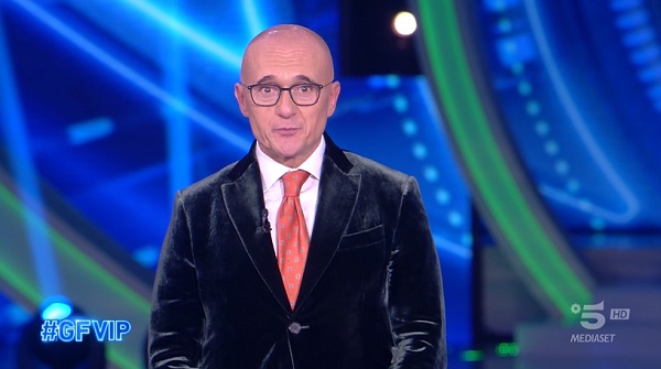 Grande Fratello Vip, diciannovesima puntata – Signorini: «Siamo contrari all’aborto in ogni sua forma». Al televoto Sophie, Gianmaria e Miriana