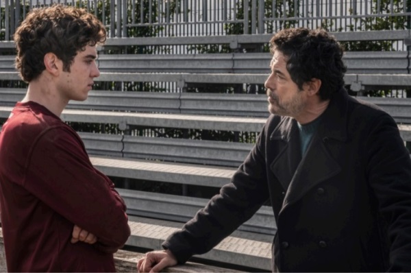 Un Professore: tra Kant, Barthes e conflitti generazionali rovesciati, a vincere è il mistero