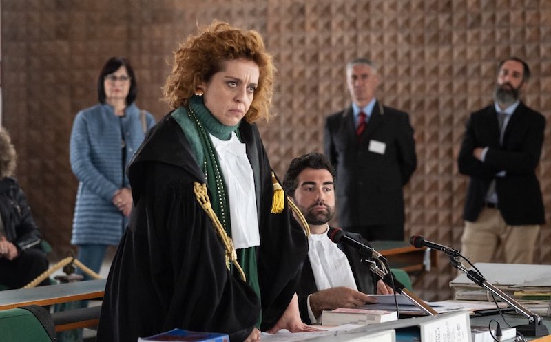 Ascolti TV | Martedì 9 Novembre 2021. Imma Tataranni senza rivali (24.4%), Quo Vado 11.1%. Il Collegio 7.6%, Le Iene si rianimano (8.5%)