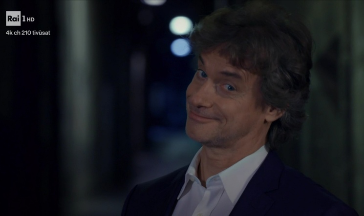 Ascolti TV | Sabato 25 dicembre 2021. Trionfa Stanotte a Napoli (22.7% – 4 mln). All Together Now Kids 13.5%, Coco 6.3%