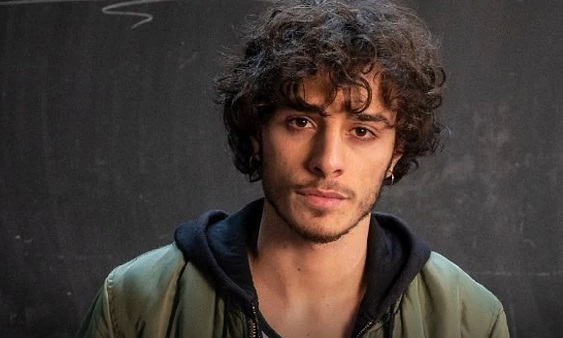 Programmi TV di stasera, giovedì 9 dicembre 2021. Il quinto appuntamento di ‘Un Professore’ sfida l’ultima puntata di ‘Zelig’