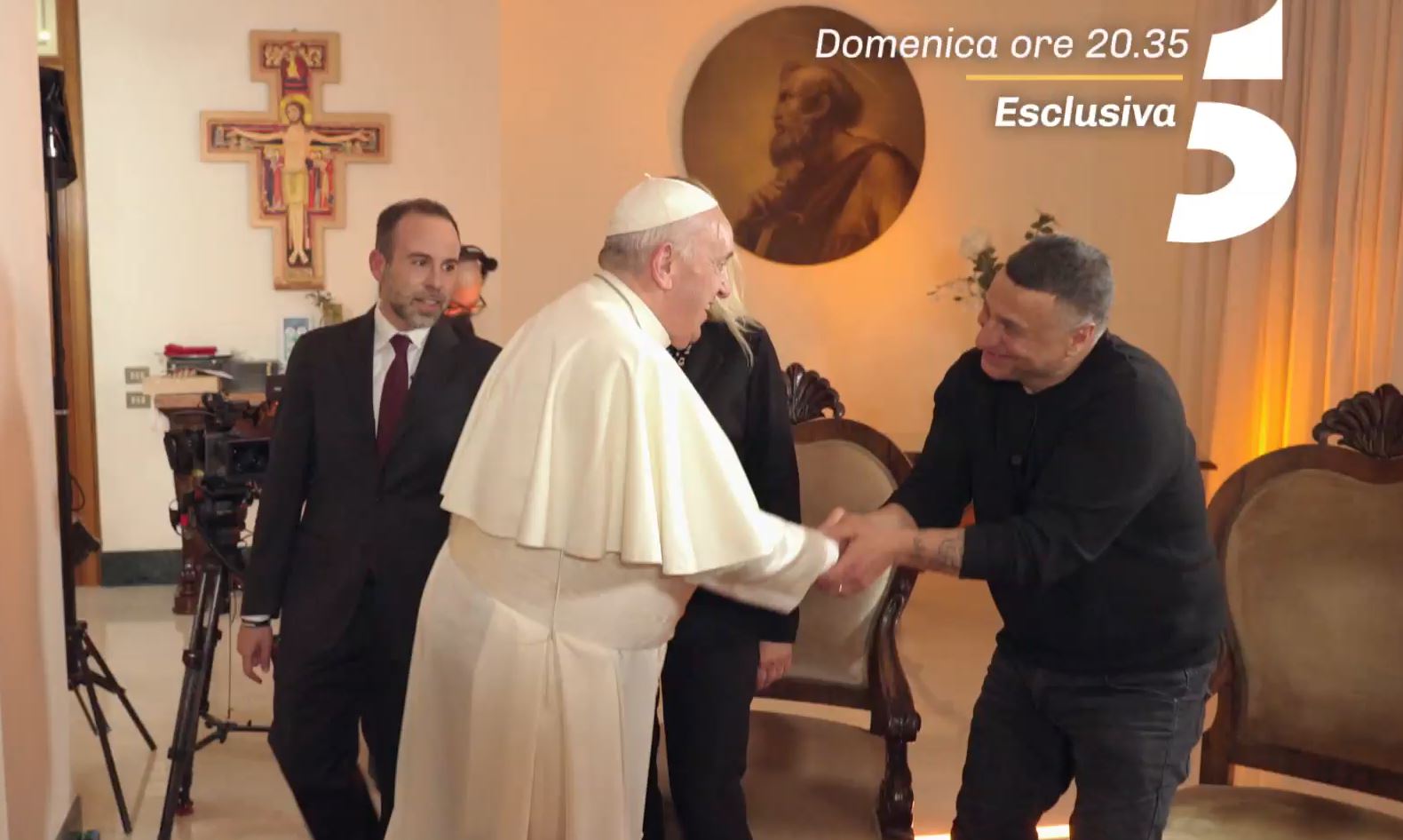 Francesco e gli invisibili: il Papa incontra gli ‘ultimi’ domenica 19 dicembre su Canale5