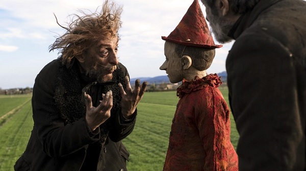 Programmi TV di stasera, mercoledì 22 dicembre 2021. «Pinocchio» di Garrone contro i finali di «Tutta Colpa di Freud» e «Mare Fuori 2»
