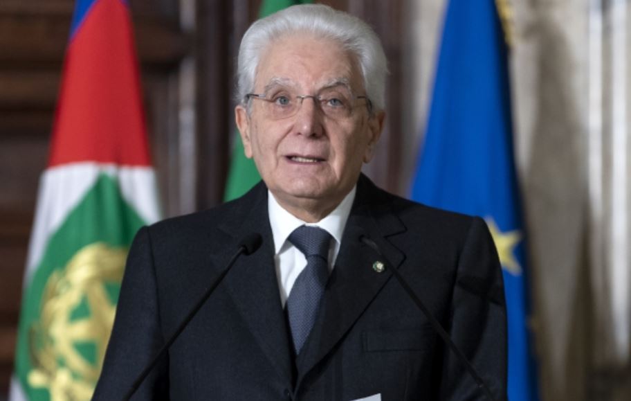 Mattarella striglia i media: «Sproporzionato risalto agli anti-scienza»