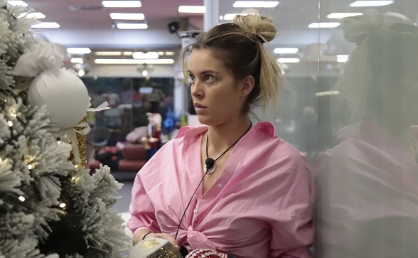 GF Vip, Soleil offende Sophie: «Nel corpo hai più plastica che personalità o intelletto». La Codegoni: «Abbi rispetto. Sei una spazzatura umana!» – Video