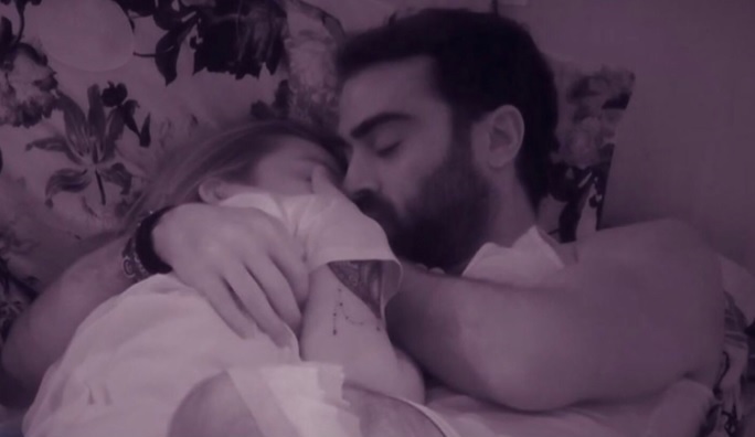 GF Vip: scattano nuovi baci tra Sophie e Gianmaria – Video