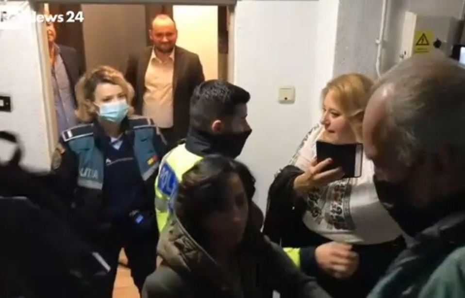 Tg1, l’inviata Lucia Goracci ‘sequestrata’ in Romania da una senatrice no-vax – Video