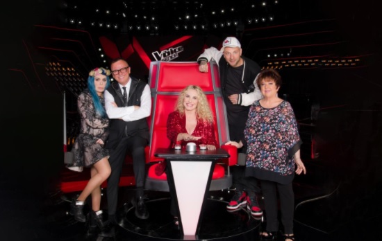 Programmi TV di stasera, venerdì 10 dicembre 2021. Terza puntata per Antonella Clerici con le Blind Auditions di ‘The Voice Senior’