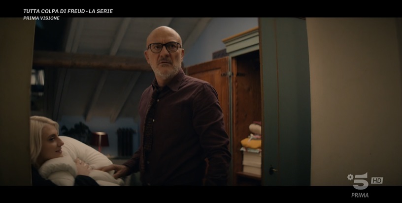 Ascolti TV | Mercoledì 1 dicembre 2021. Solo il 12.6% per l’esordio di Tutta Colpa di Freud, Rai1 11.8%, Chi l’ha Visto? 10.1%, sale Mare Fuori (5.7%)