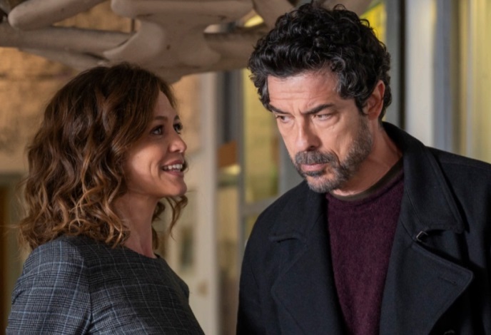 Ascolti TV | Giovedì 2 dicembre 2021. Il Professore leader (22.2% – 4.6 mln), cala Zelig (19.5% – 3.4 mln), niente da fare per Quelli che… (2.3%)