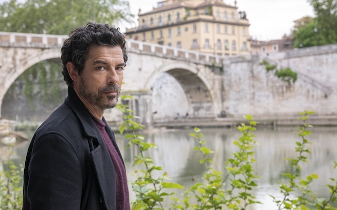 Ascolti TV | Giovedì 9 Dicembre 2021. Un Professore cala (21.2%) ma allunga le distanze su Zelig (17.9%)