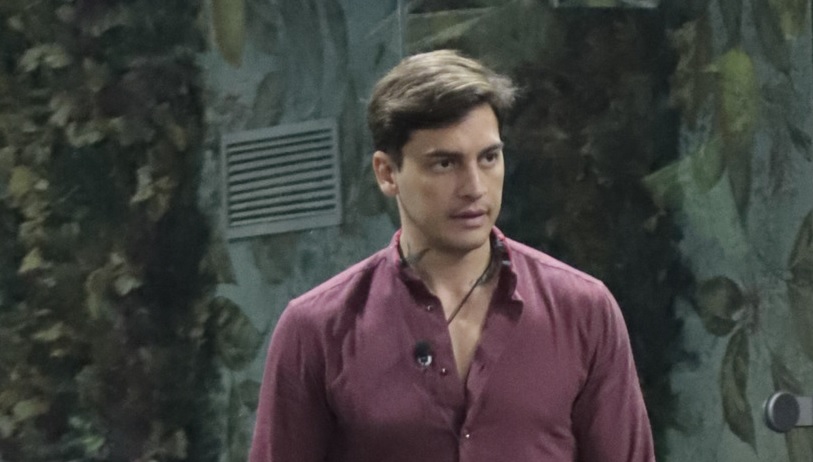 GF Vip, Alessandro vs Delia: «Te, amiga, sei folgorata. Fai teatrini, non show» – Video