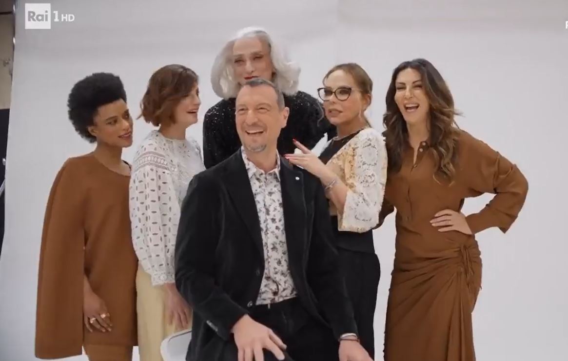 Sanremo 2022, il promo con Amadeus e le donne del Festival. Ferilli: «Questo è il primo step» – Video