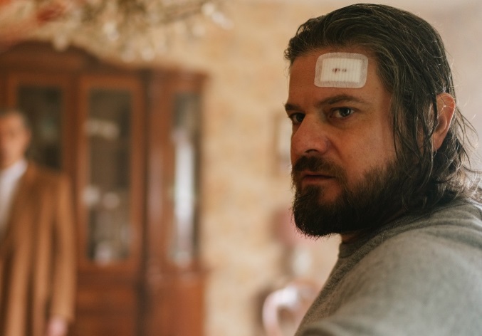 Edoardo Pesce è Christian, il picchiatore con le stimmate di Sky: «Se qualcuno conosce Adinolfi, fategli vedere la serie. Se si offendono, è pubblicità gratis»