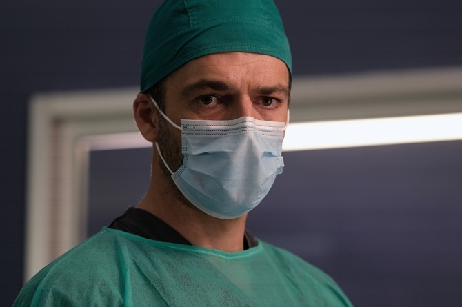 Ascolti TV | Giovedì 13 gennaio 2022. Doc riparte col botto (30.4% – 7 mln), Milan-Genoa 13.3%. Soliti Ignoti supera i 6 mln (23.5%) con Luca Argentero concorrente