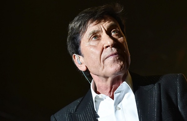 Sanremo 2022, Morandi pubblica per errore la canzone del Festival. La Rai non lo squalifica