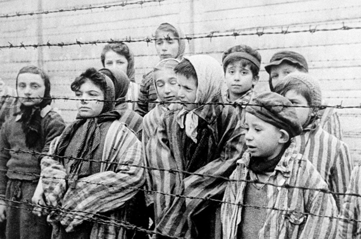 Giornata della Memoria 2022: gli speciali appuntamenti Rai, Mediaset e Sky