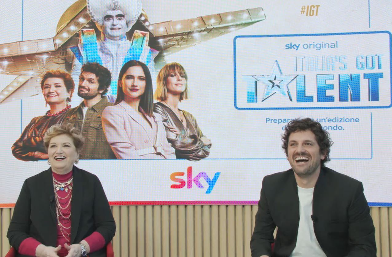 Frank Matano e Mara Maionchi a DM: «Elio è deflagrante. Con il suo arrivo a Italia’s Got Talent cambia la giuria» – Video