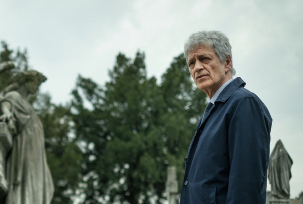 Monterossi: Fabrizio Bentivoglio brilla nel pot-pourri investigativo di Prime Video