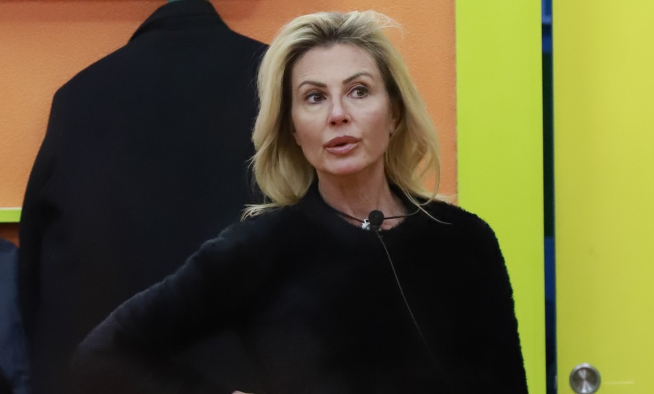 GF Vip, Nathaly vs Barù: «Sotto sotto è gay. Odia le donne ed è in competizione con noi». Anche Jessica è stufa: «Mi dice che sono arrapata»