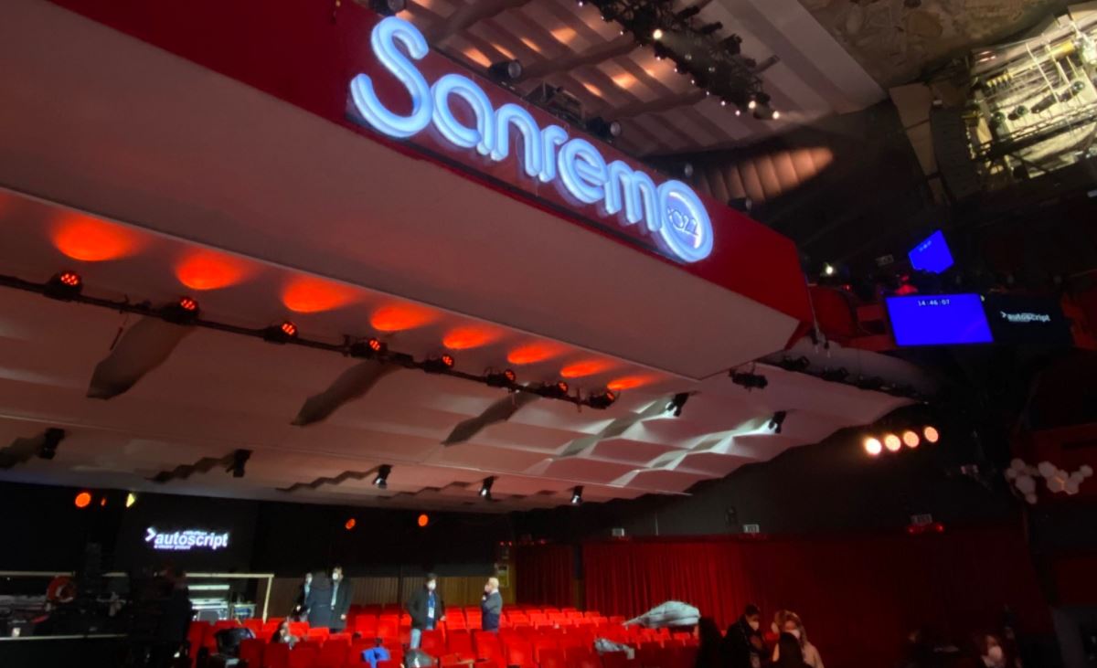 Sanremo 2022, ancora Covid: positivo anche un operaio che lavora all’allestimento