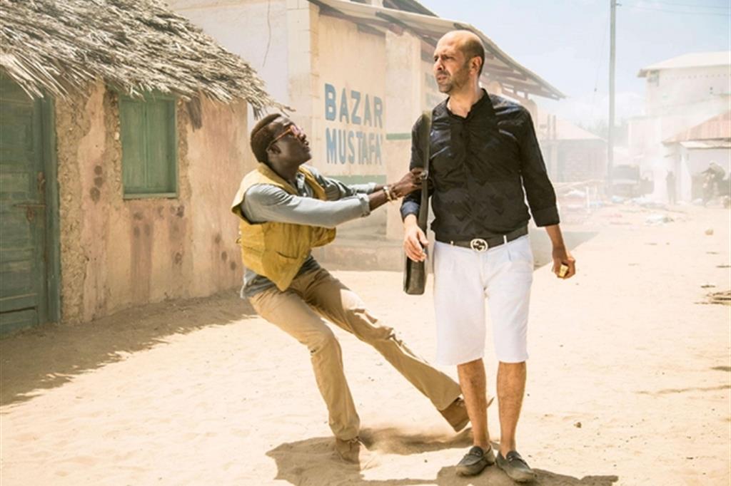 Canale 5 ‘spaventa’ Rai 1: arriva Zalone con «Tolo Tolo», slitta la partenza di «Non mi Lasciare»