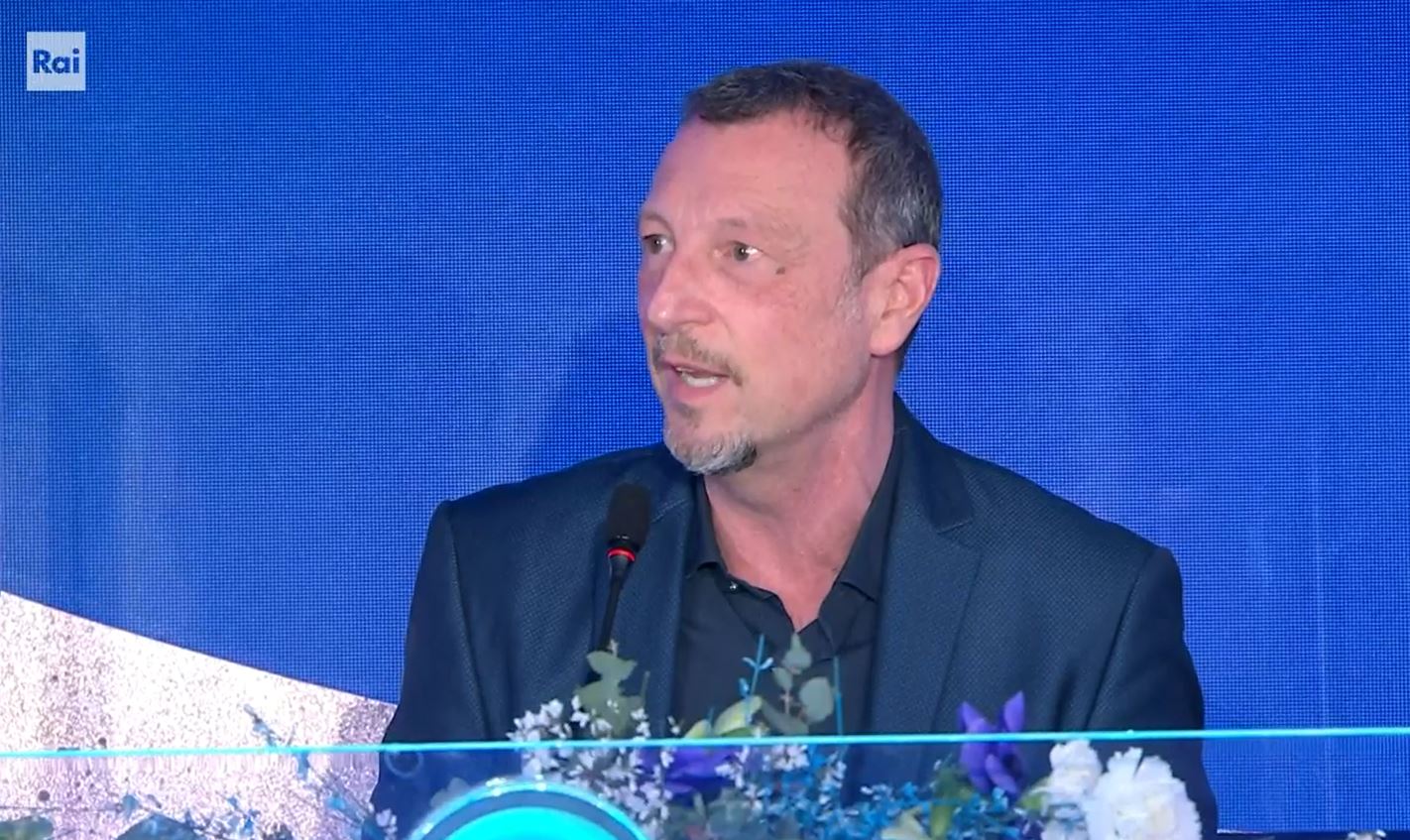 Sanremo 2022, Amadeus chiude il caso Junior Cally vs Highsnob: «Canzone resta in gara»