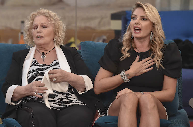 Ascolti TV | Lunedì 17 Gennaio 2022. Non mi Lasciare (19.6% – 4,3 mln) batte il GF Vip (21.4% – 3,2 mln). Twenty Seven parte dallo 0.5%. In crescita il daytime di Rai1: Clerici 17.3%, Bortone 16.1%, Paradiso 19.3%, Matano 18.7%