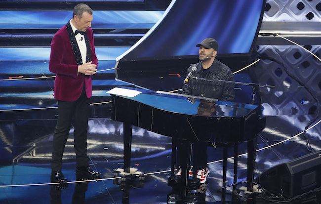 Sanremo 2022, pagelle della seconda serata. Promosso Zalone, bocciata la Cesarini