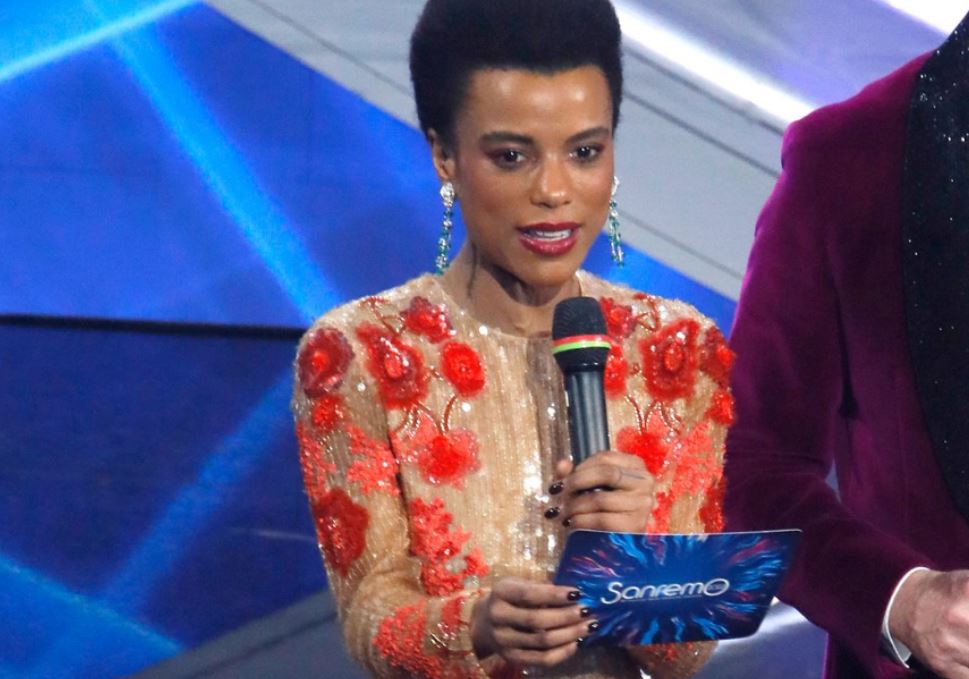 Sanremo 2022, la figuraccia di Lorena Cesarini. Prima del Festival diceva: «Mai stata discriminata. Non farei la predica sull’integrazione, non sarei credibile»