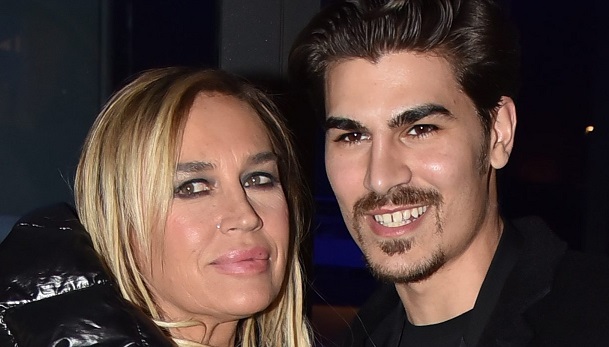 Lory Del Santo e il fidanzato Marco Cucolo all’Isola dei Famosi. L’annuncio