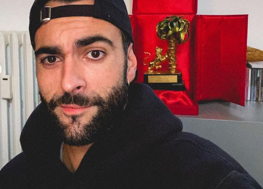 Marco Mengoni ospite della finale di Sanremo 2022