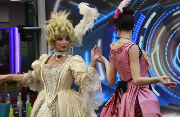 GF Vip, Barù e lo scivolone di Carnevale su Miriana: «E’ mascherata da z0ccola» – Video