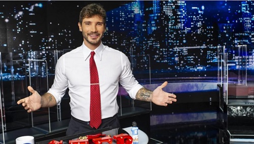 Programmi TV di stasera, martedì 15 febbraio 2022. Stasera Tutto è Possibile debutta tra Lea e la Champions