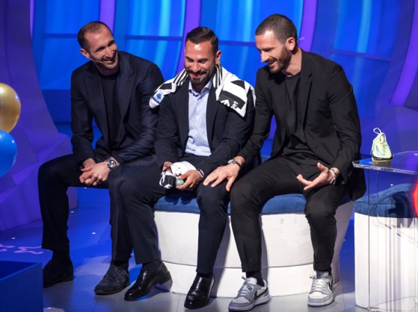 Ascolti TV | Sabato 5 marzo 2022. C’è Posta per Te vince con 4,6 mln (26.4%), Affari Tuoi a 3,7 e 2,5 mln (16.6% e 14%)