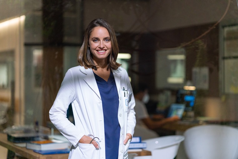 Programmi TV di stasera, giovedì 10 marzo 2022. Nella penultima puntata di Doc arriva la madre di Giulia