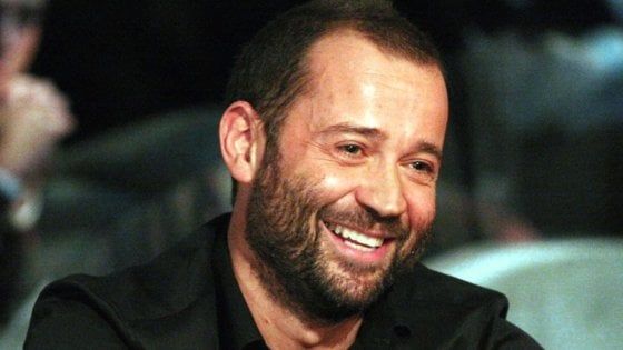 A Raccontare Comincia… Fabio Volo. Il conduttore eredita il programma di Raffaella Carrà su Rai 3