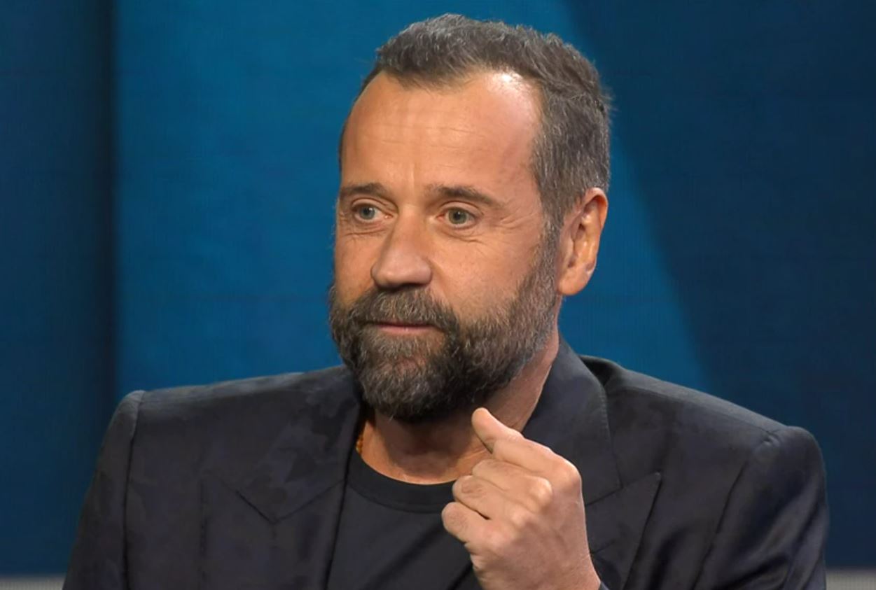 Rinviato Fabio Volo su Rai3. Doveva riadattare il programma della Carrà