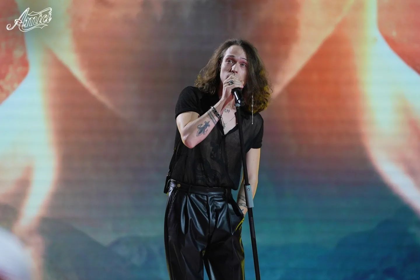 Ascolti TV | Sabato 26 marzo 2022. Amici vince con il 24.9% e 3.9 mln. Soliti Ignoti cresce (14.6% – 2.8 mln)