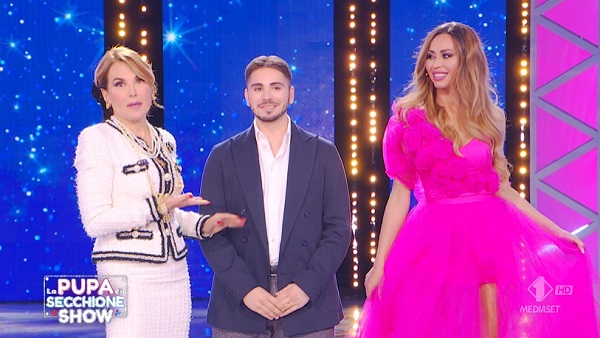 La Pupa e il Secchione Show, prima puntata – Tra strafalcioni e prove, si formano le prime coppie