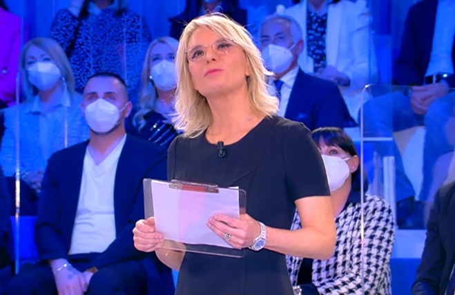 Ascolti TV | Sabato 12 marzo 2022. C’è Posta per Te chiude con il 27.8% (4.8 mln), Affari Tuoi 16.2%-12% (3.6 mln e 2.2 mln)