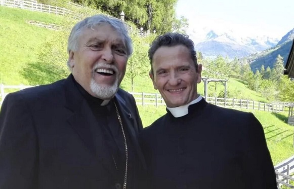 Programmi TV di stasera, venerdì 1 aprile 2022. Su Italia 1 arriva ‘Din Don 4 – Il paese dei balocchi’ con Enzo Salvi e Maurizio Mattioli